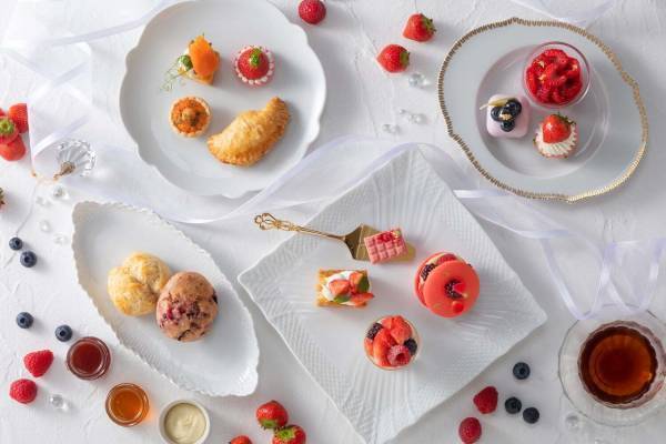 スイスホテル南海大阪「ベリーベリーアフタヌーンティー」苺やラズベリーの“華やかレッド”スイーツ