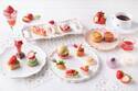 ヒルトン東京ベイ“苺”のアフタヌーンティー、苺＆マカロンを飾ったグラスデザートやロールケーキ