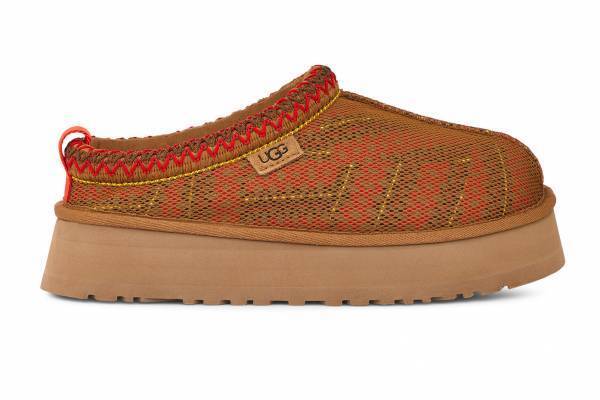 UGG新作シューズ、厚底ブーツ&スリッポンを“タスマンブレイド”仕様で