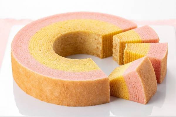 ねんりん家の年末年始限定バームクーヘン「ストレートバーム初春」新年を祝う紅白カラー