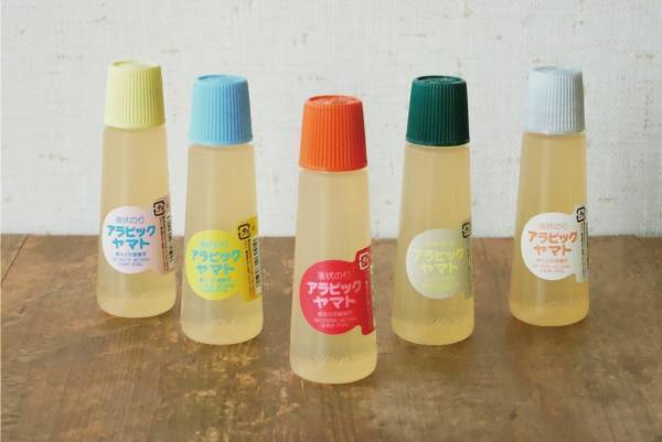液体のり「アラビックヤマト」が昭和風“レトロカラー”に、クリームイエローなど5色