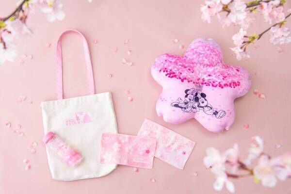 東京ディズニーリゾートの サクラ グッズ 桜の木の下で眠るミッキーマウスたちを描いたバッグ カップ 22年12月26日 ウーマンエキサイト 1 2