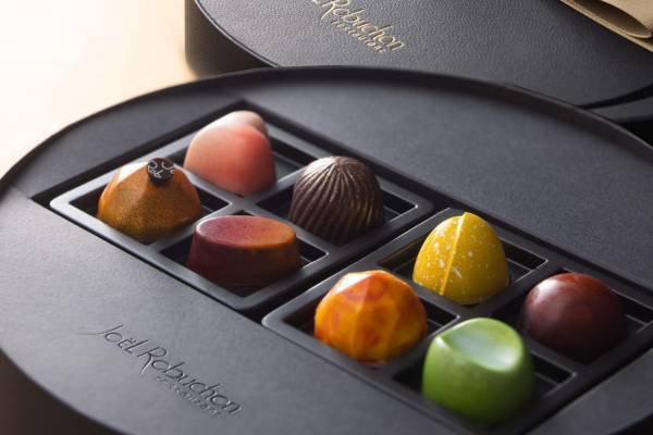 ジョエル・ロブション23年バレンタインチョコ、異なるフランス酒を楽しむボンボンショコラアソート
