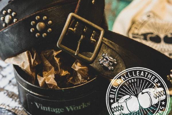 ビルウォールレザー×ヴィンテージワークスのレザーベルト、ビームス限定で - 素材で楽しむ経年変化
