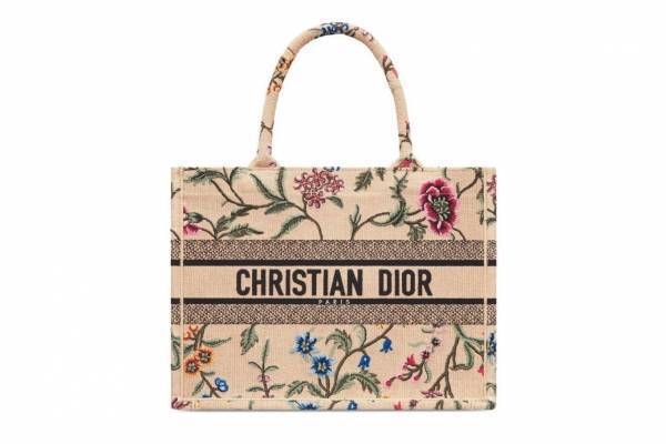 ディオール“鮮やかな草花”を描いた「ブックトート」バッグ＆「ミッツァ」スカーフなど