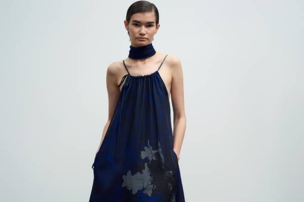 Y's“水仙の花”プリントのキャミソールドレスやシャツ、古着のようなデニムドレスも