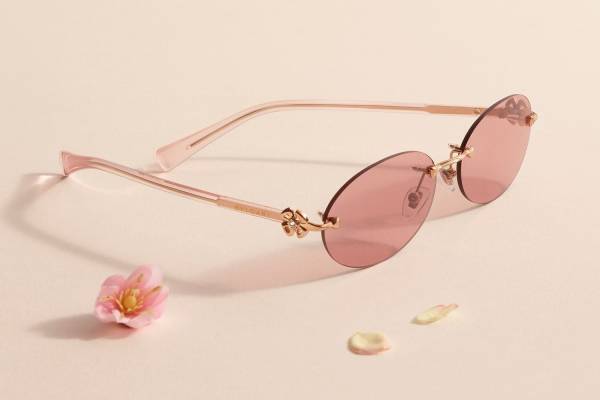ブルガリ「フィオレヴァー」新作“フラワーモチーフ×ピンク”のサングラス＆アイウェア