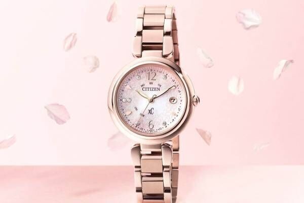 シチズン クロスシー“桜モチーフ”の限定腕時計、花びらのインデックス×ほんのりピンクの文字板