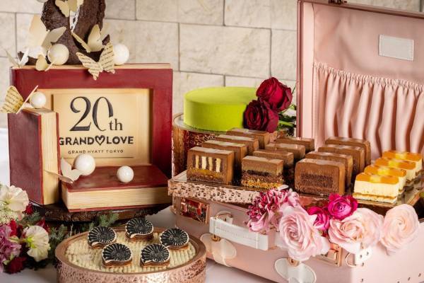 グランド ハイアット 東京の開業20周年記念アフタヌーンティー、パリの製菓大会受賞ケーキなど