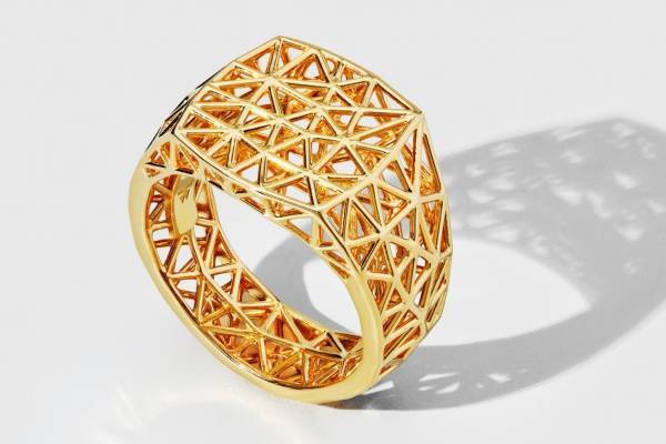 トムウッド新作ジュエリー、定番「シグネットリング」を“スケルトン構造”で再解釈