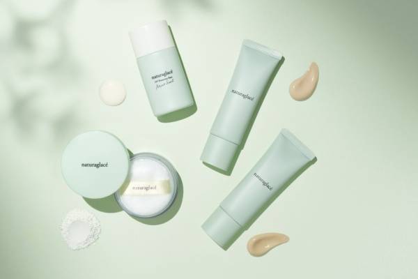 ナチュラグラッセ23年夏UVケア、“ミントの香り＆ひんやりタッチ”の人気下地やパウダーが限定復刻