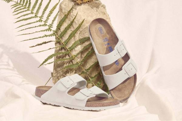 ビルケンシュトック23年春夏の新作サンダル、柔らかホワイトスエードのボストン＆アリゾナなど