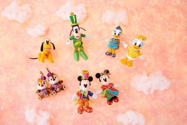 東京ディズニーリゾート40周年グッズ、カラフルなカチューシャ＆ぬいぐるみバッジなど