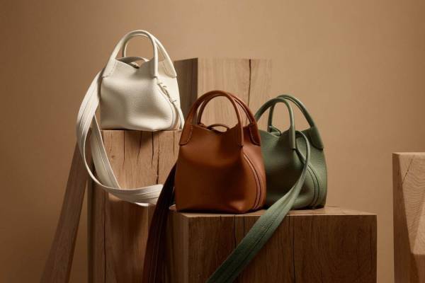 ロロ・ピアーナ23年春夏新作レザーバッグ「ベイル」“カシミヤの収納袋”着想、しなやかなボディ