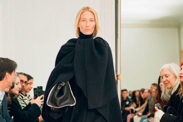 ザ・ロウ 2023年冬ウィメンズコレクション - 構築性とダイナミズム