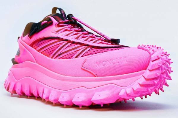 モンクレール“高機能＆厚底”スニーカー「トレイルグリップ」新色、ネオンピンクやマルチカラーなど