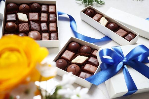 フランズ チョコレート23年ホワイトデー、人気フレーバー「ソルトキャラメル」入り限定アソートメント