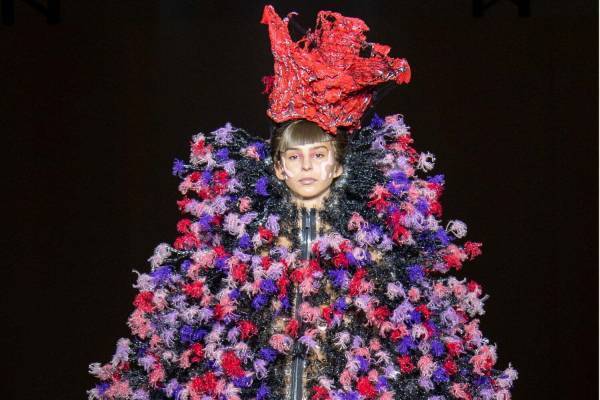 ノワール ケイ ニノミヤ 2023年秋冬コレクション - わたしは黒き花