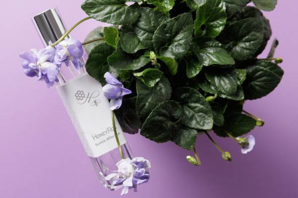 ハニーロア23年春フレグランス「スミレアフェクション」透明感＆甘さのある“すみれ”の香り