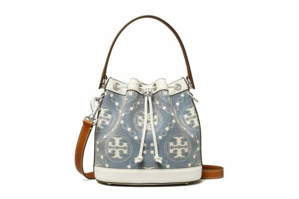 トリー バーチ「T モノグラム」バッグ23年新作、デニム＆ホワイトジャカードのミニトートなど
