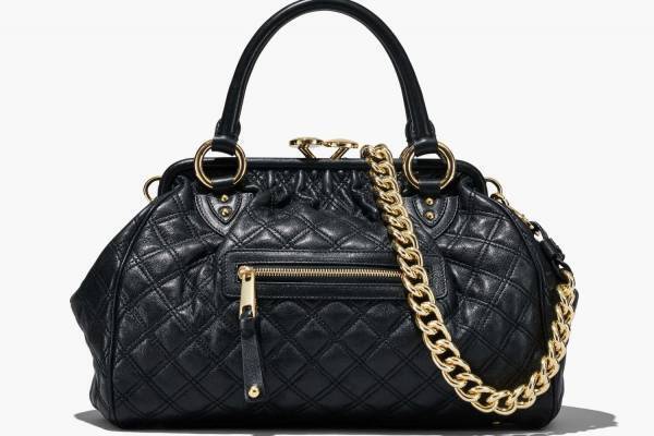 マーク ジェイコブスのショルダーバッグ「ザ スタム」が復刻、キルティングレザー＆キスロックパーツ