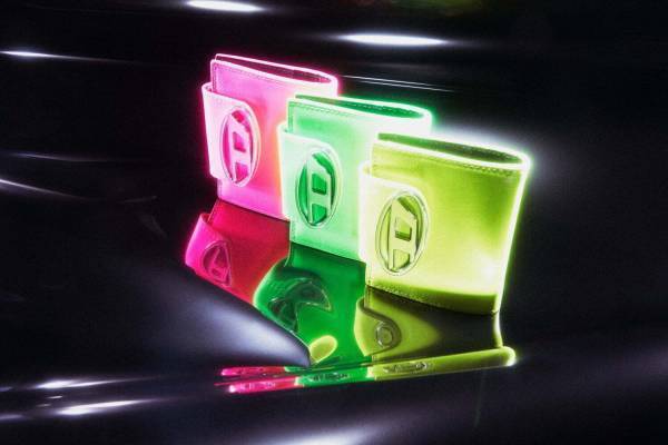 ディーゼル新作財布「ワンダーカミール」、“D ロゴ”×ネオンカラーのコンパクトウォレット