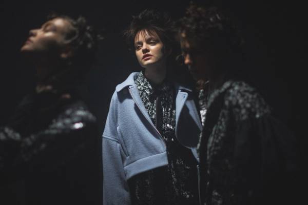 ミントデザインズ 2023-24年秋冬コレクション - ガーリーとパンクの融合