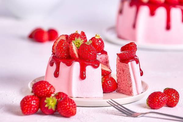 「マーサー ビス」春限定“あまおう苺”シフォンケーキ、ふわもち生地＆クリームに苺をたっぷり