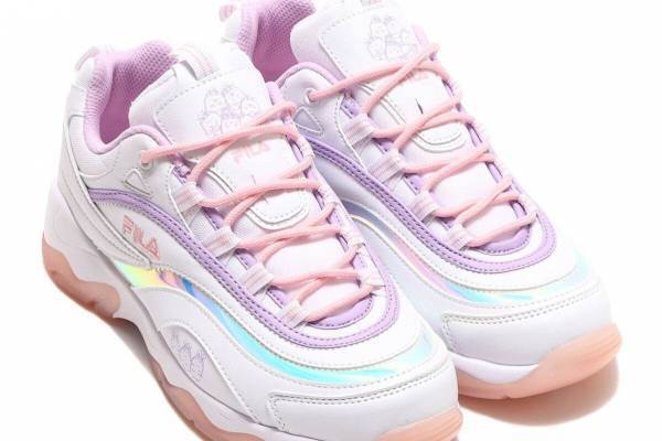 フィラ「すみっコぐらし」“オーロラライン入り”厚底スニーカー、アトモスピンクとコラボ