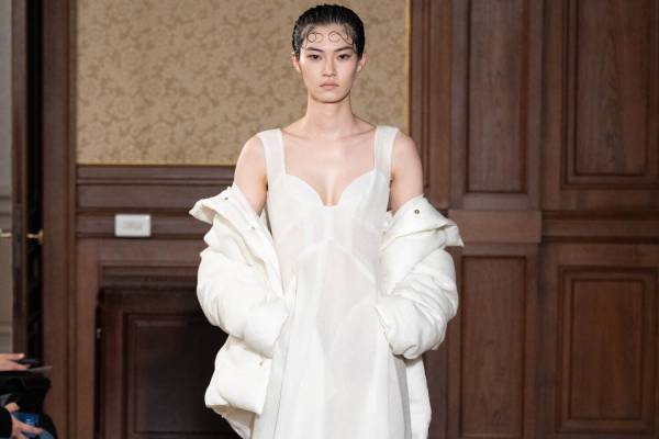 ハルノブムラタ 2023-24年秋冬コレクション - 自然体の中にある美しさ