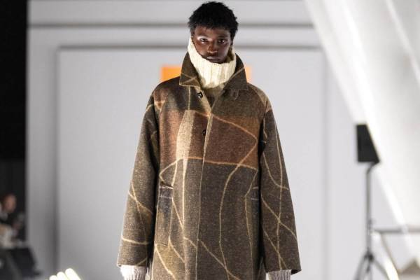 ヨーク 2023-24年秋冬コレクション - ベン・ニコルソン、境界線のない淡い色彩と幾何学模様