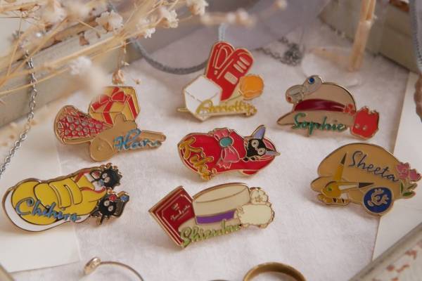 スタジオジブリ「どんぐりクローゼット」新作ピンズ、“黒猫×キキ”や“帽子×ソフィー”など8種