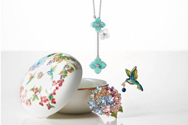 ヴァンドームブティック×ノリタケ、フラワーアクセサリーと菓子器“ボンボニエール”のセット