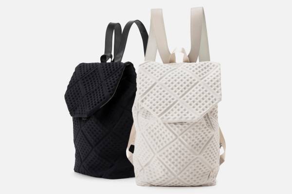 ゴジュウニ バイ ヒカルマツムラ「ワッフル」初のバックパック、超軽量&“柔らかいのに自立する”構造