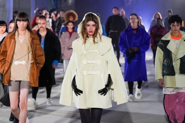 メグミウラ ワードローブ 23-24年秋冬コレクション - 多様な世界を彩る、自由なアウター