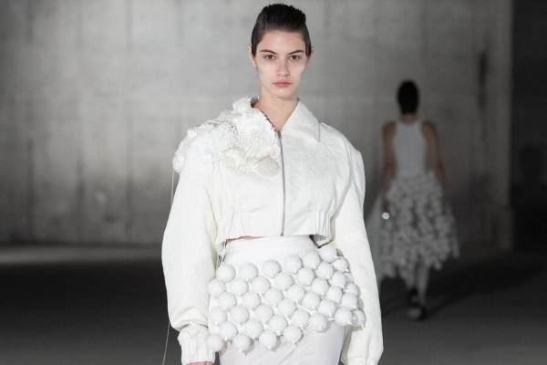 ヘヴン タヌディレージャ アントワープ 23年秋冬コレクション、“不完全さ”を受け入れた美しさ