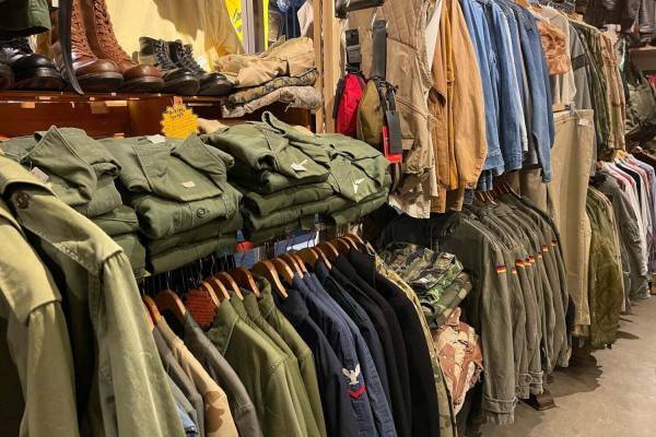 湘南T-SITEに個性的な“古着屋”が集結、ヴィンテージアクセサリーや雑貨も