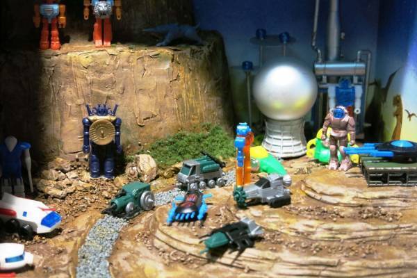 展覧会「グリコのおもちゃ100年」江崎記念館で、歴代おもちゃのジオラマやデザイン画を展示