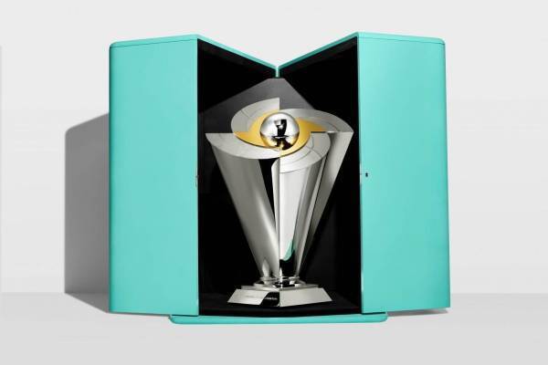 ティファニー“WBCチャンピオントロフィー”侍ジャパンに贈呈、大会MVPの大谷翔平が受取