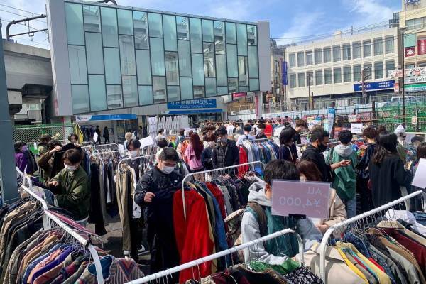 「下北沢古着マーケット+」駅前広場に下北の古着屋＆雑貨店が集結、毎週新アイテムが入荷