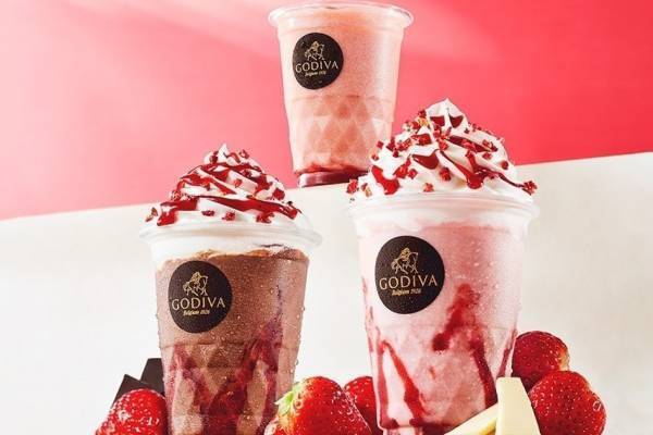 ゴディバ「ショコリキサー」新作“苺フレーバー”、甘酸っぱいストロベリーソースのチョコドリンク