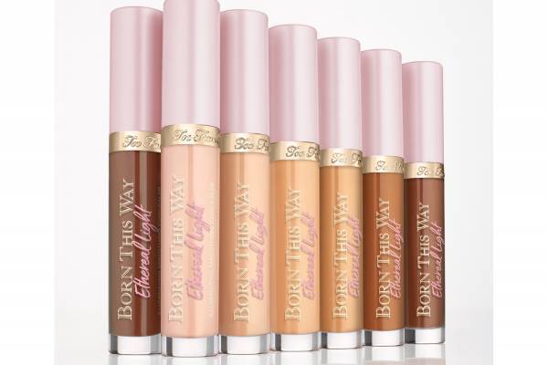 トゥー フェイスド23年夏コスメ、“まるでセラム”なつけ心地＆ナチュラル仕上げのコンシーラー