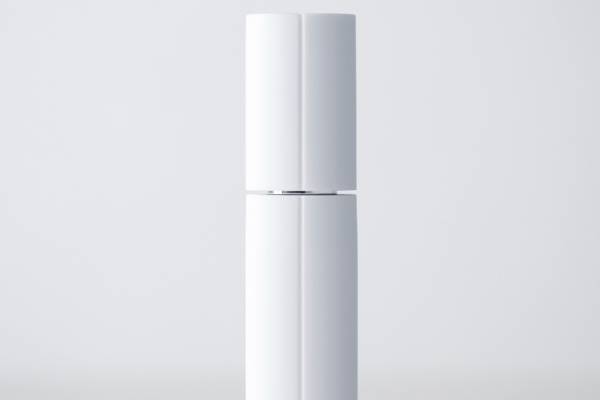 CFCL初のフレグランス「エクイップ」“真っ白な磁器ボトル入り”透明感のあるボタニカルノート