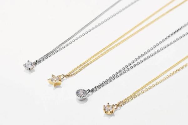 イー・エム新作エンゲージネックレス、ダイヤモンド×スターモチーフや左右で異なるチェーン