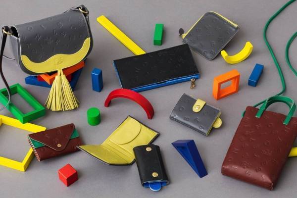 イル ビゾンテ新作“エンボスロゴ”を散りばめたバッグ＆財布、ヴィヴィッドカラーを差し色に