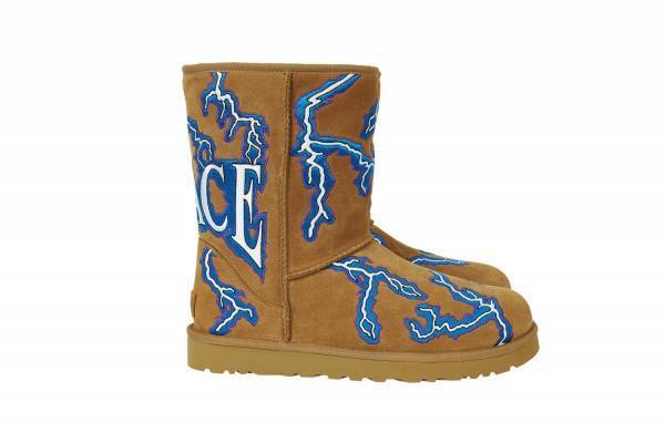 UGG×パレス スケートボードのショートブーツ“稲妻＆ロゴ”刺繍、チェスナット＆ブラックで