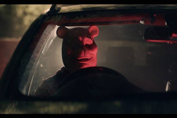 映画『プー あくまのくまさん』癒し系キャラ・くまのプーさんが“野生化”した禁断のホラー