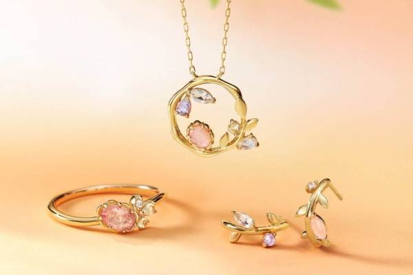 4℃“花や植物”モチーフの新作ジュエリー、春色カラーストーンを配したネックレス＆リング