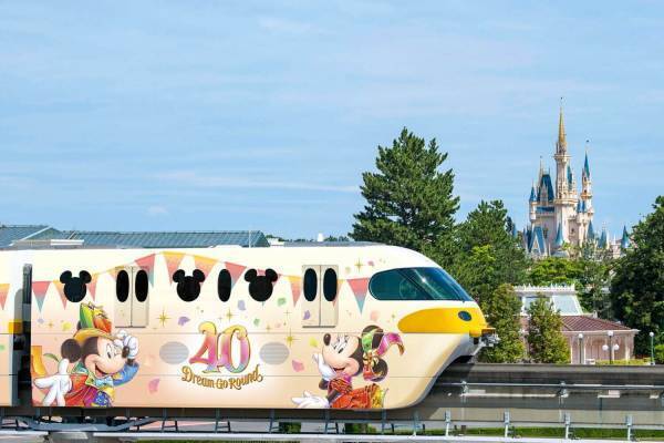 東京ディズニーリゾートに40周年記念ラッピングモノレールが運行、限定フリーきっぷ＆スーベニアメダルも