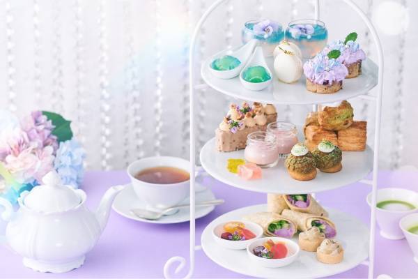 「あじさいアフタヌーンティー」横浜で、“ブルー×パープル”の紫陽花カップケーキや青い水饅頭